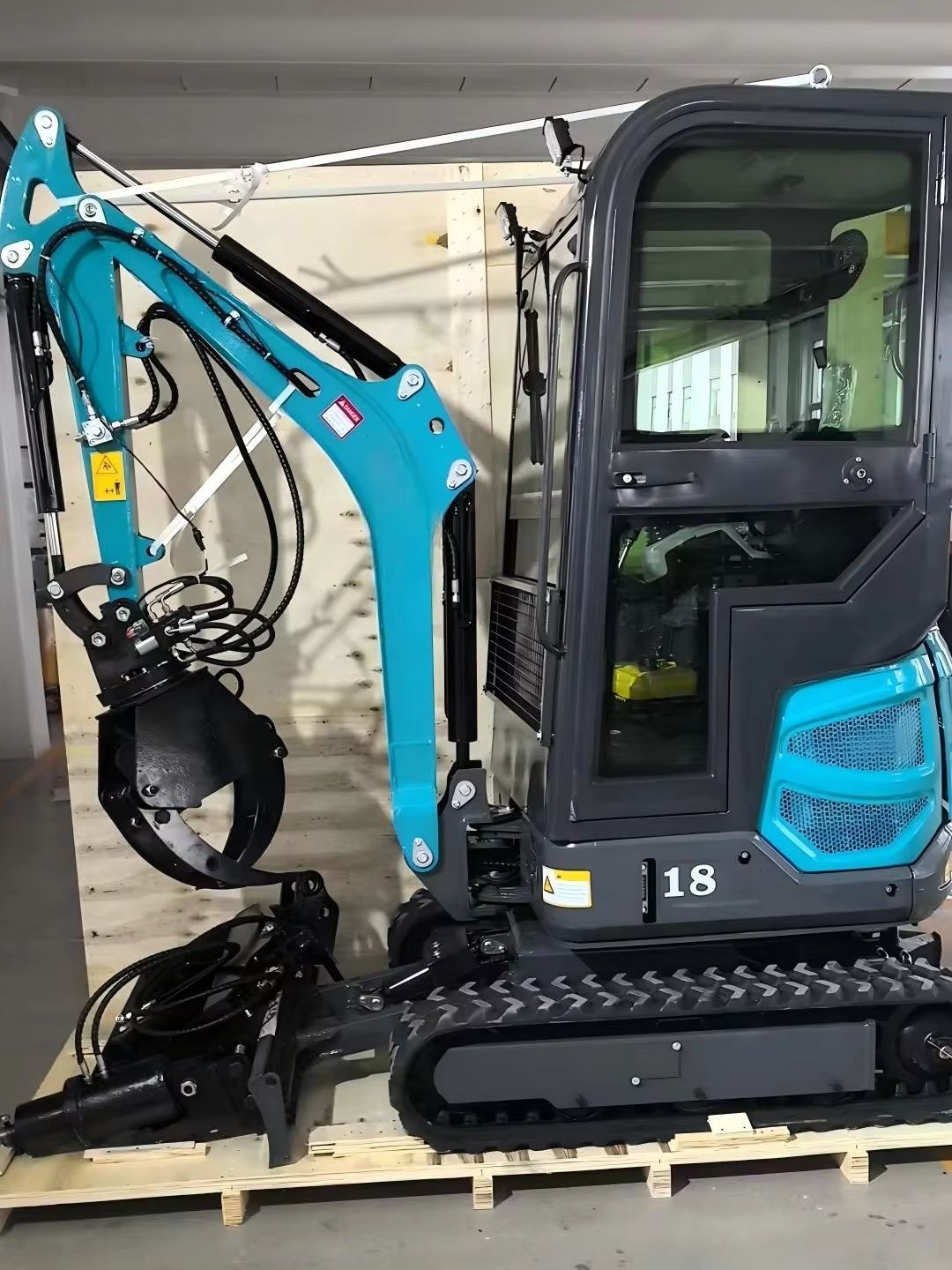 Agriculture Gardening Farming - 1.8 Ton Mini Excavator with Attachments